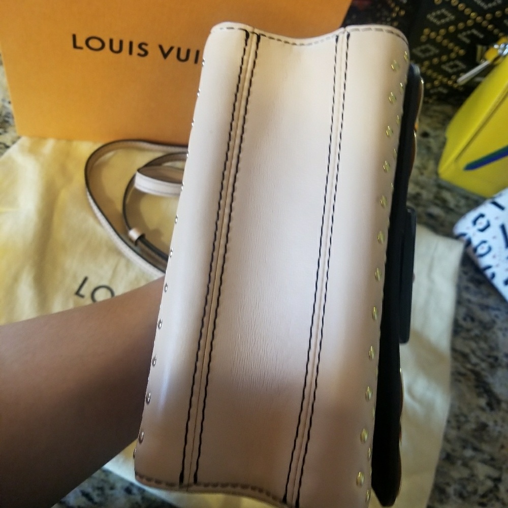 Limited Edition LV twist PM Autres Cuirs - Picture 2 of 3